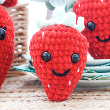 Crochet Strawberry (Fragola Family)
