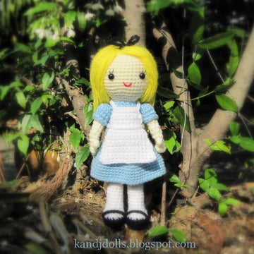 Alice in Wonderland - Amigurumi crochet pattern