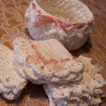 Round Cluster Basket with Drop over Lace Edge
