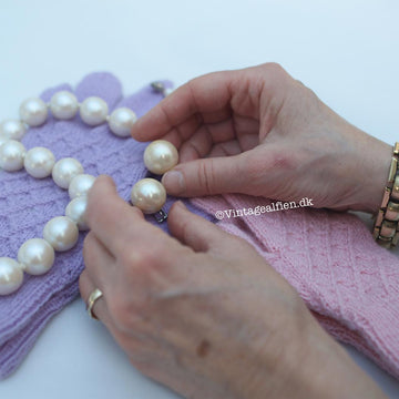 Vintage gloves: Columbine