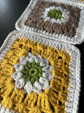 Daisy Granny Square