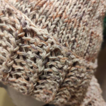 Woman tweed set: hat and double-sided scarf.