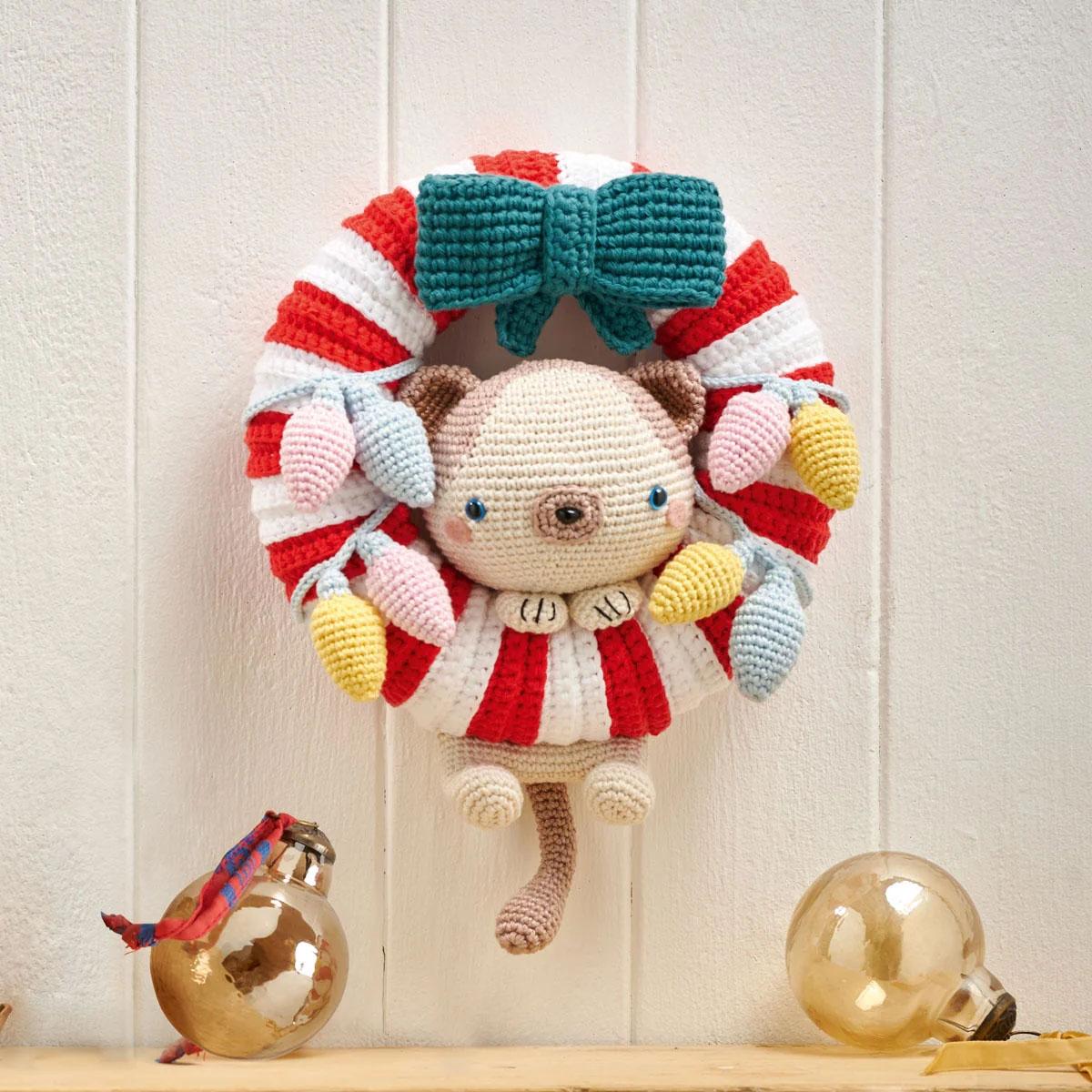Kitsch Cat Christmas Wreath Crochet Pattern