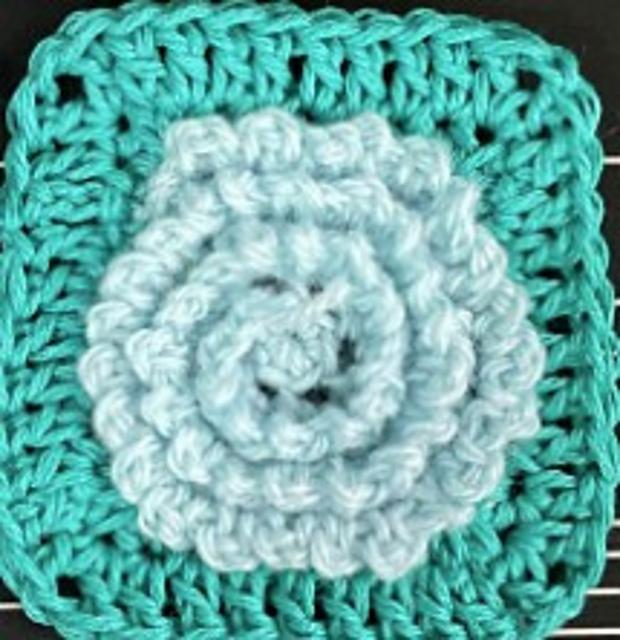 Pretty flower granny square