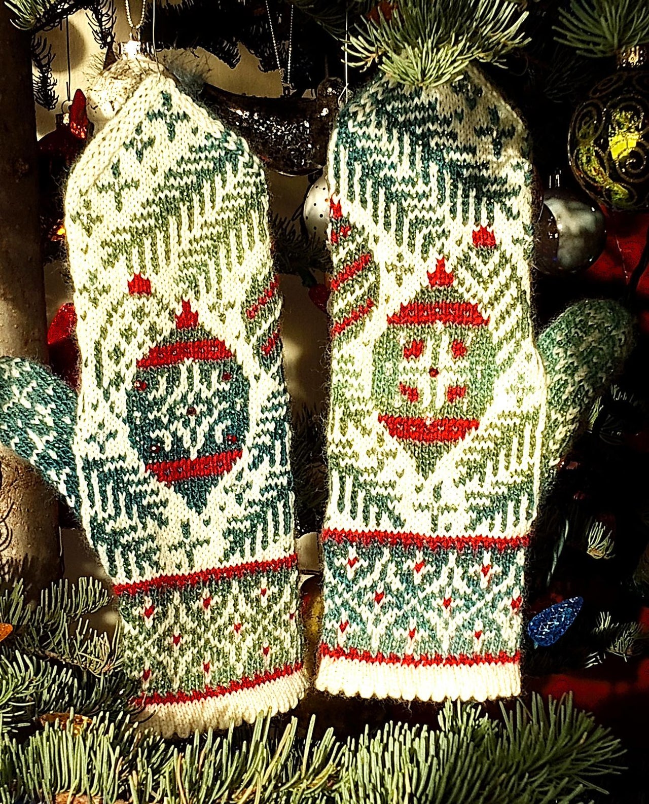 Merry Christmas Tree Mittens