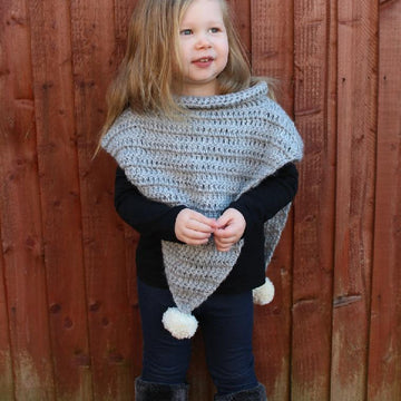 P02 Pom Pom Poncho