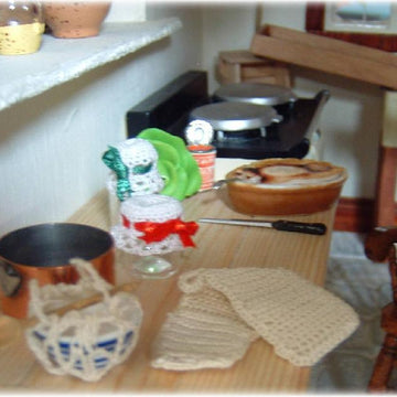 1:12th scale Oven gloves, jar cover & basin holder