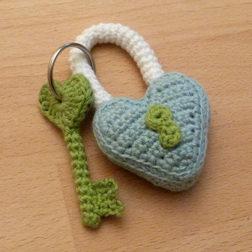 Keychain love lock