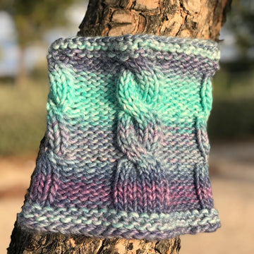Cabled snood for kids in french, spanish, english