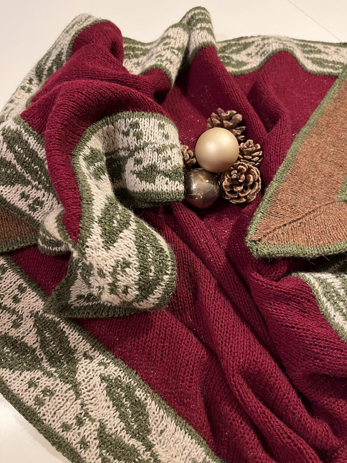 Holly Wreath Shawl