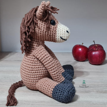 Harrold the Horse - US Terminology - Amigurumi