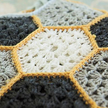Busy Bee Throw