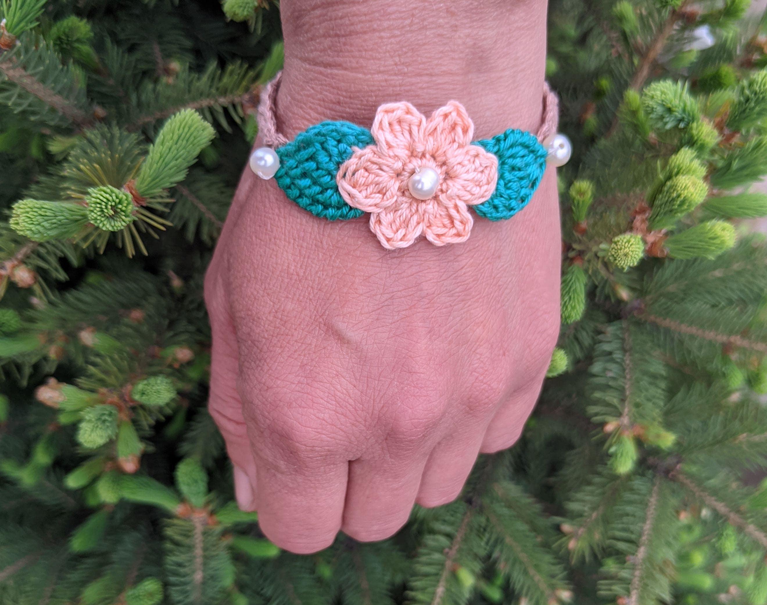 Bracelet flower english-us