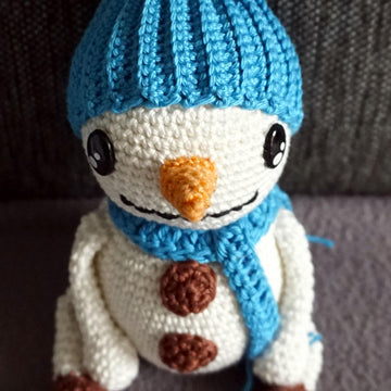 Crochet Pattern for the Snowman Snowy!