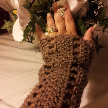 Easy Lacey Fingerless Gloves