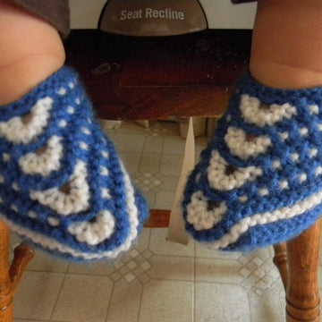Seamless Slip-Stitch Slippers for Babies, sizes 6-9m and 12-18m.