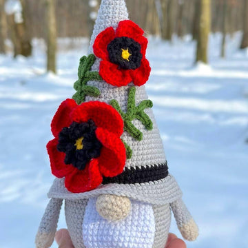 Gnome with poppy flower
