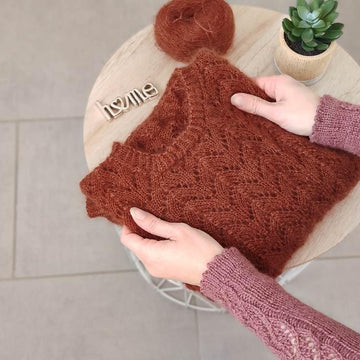 Akebia sweater