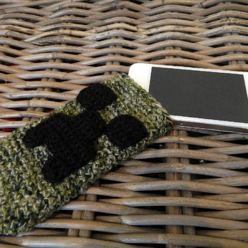 Minecraft Creeper phone cozy cover