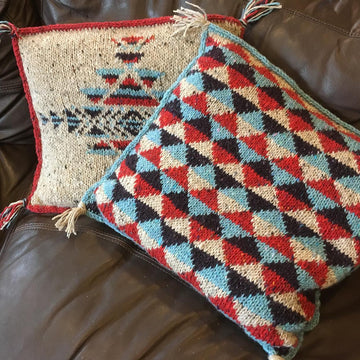 Navachóch Triangles Cushion