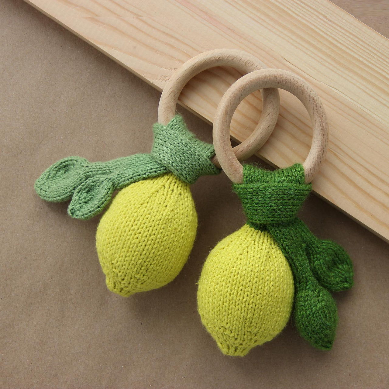 Knitted lemon rattle