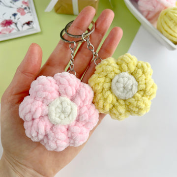 Crochet flower keyring plush Amigurumi pattern crochet bag charm Crochet car hanger