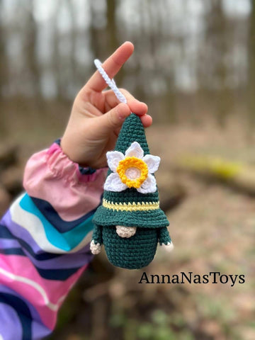 Gnome daffodil keychain