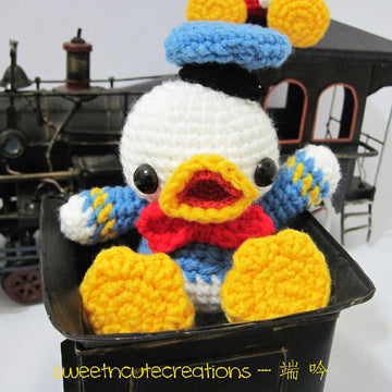 Amigurumi baby donald duck
