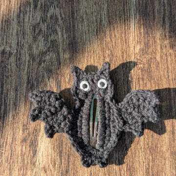 Flying Bat Halloween Hair Clip English-US