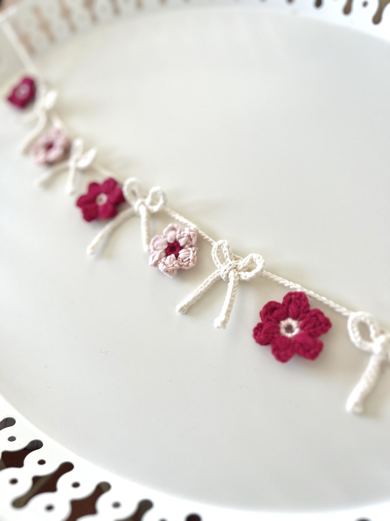 Ditsy Flowers & Bows Crochet Garland Pattern