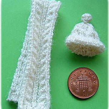 1:12th scale Aran hat and scarf