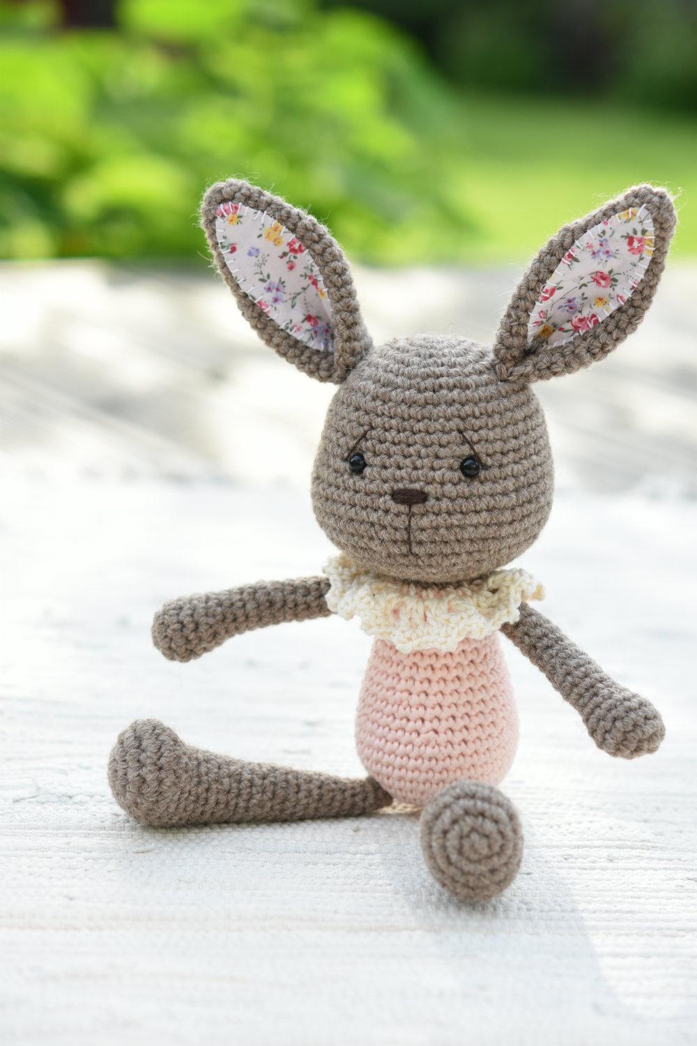 Lace collar bunny