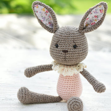 Lace collar bunny