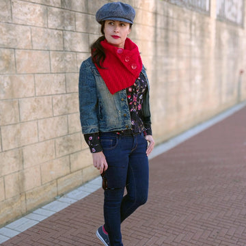 Inesse knit scarf with buttons