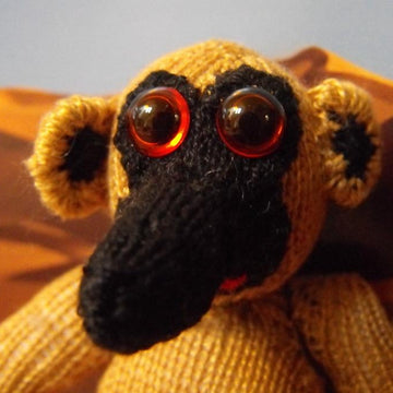 LESTER THE LANKY LEMUR KNITTING PATTERN