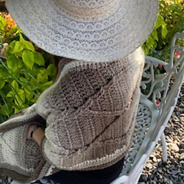 Lazy Cables Pocket Shawl