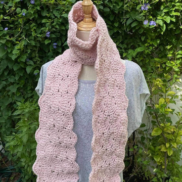 Wavy shells scarf
