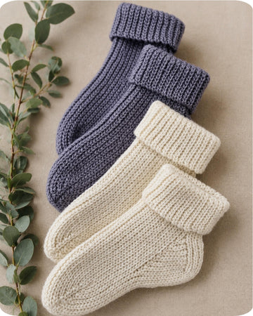 Warm unisex crochet socks with adjustable size pattern S1