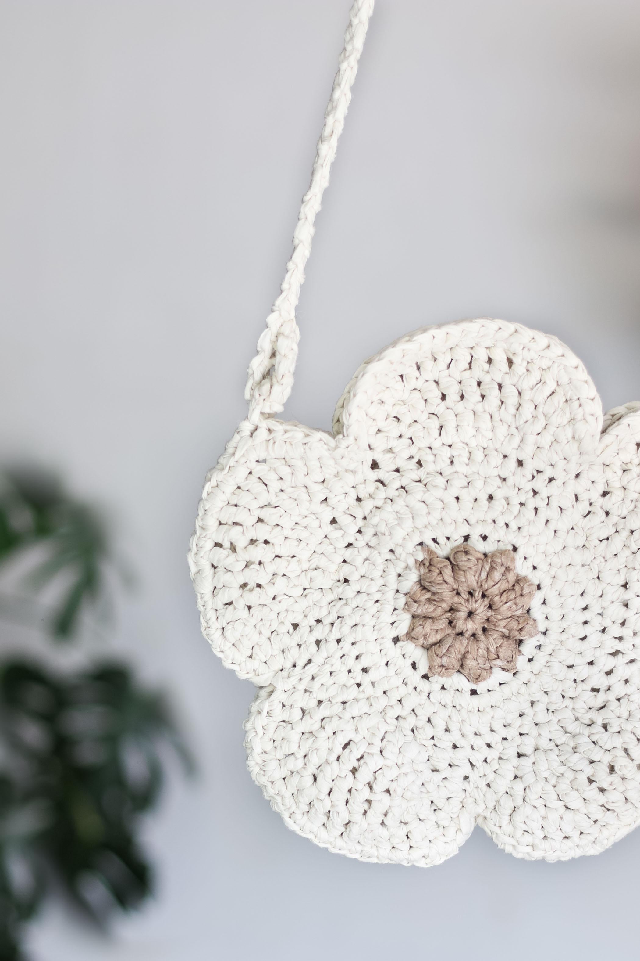 Dainty Daisy Purse