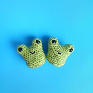 Crochet no sew frog pocket pal