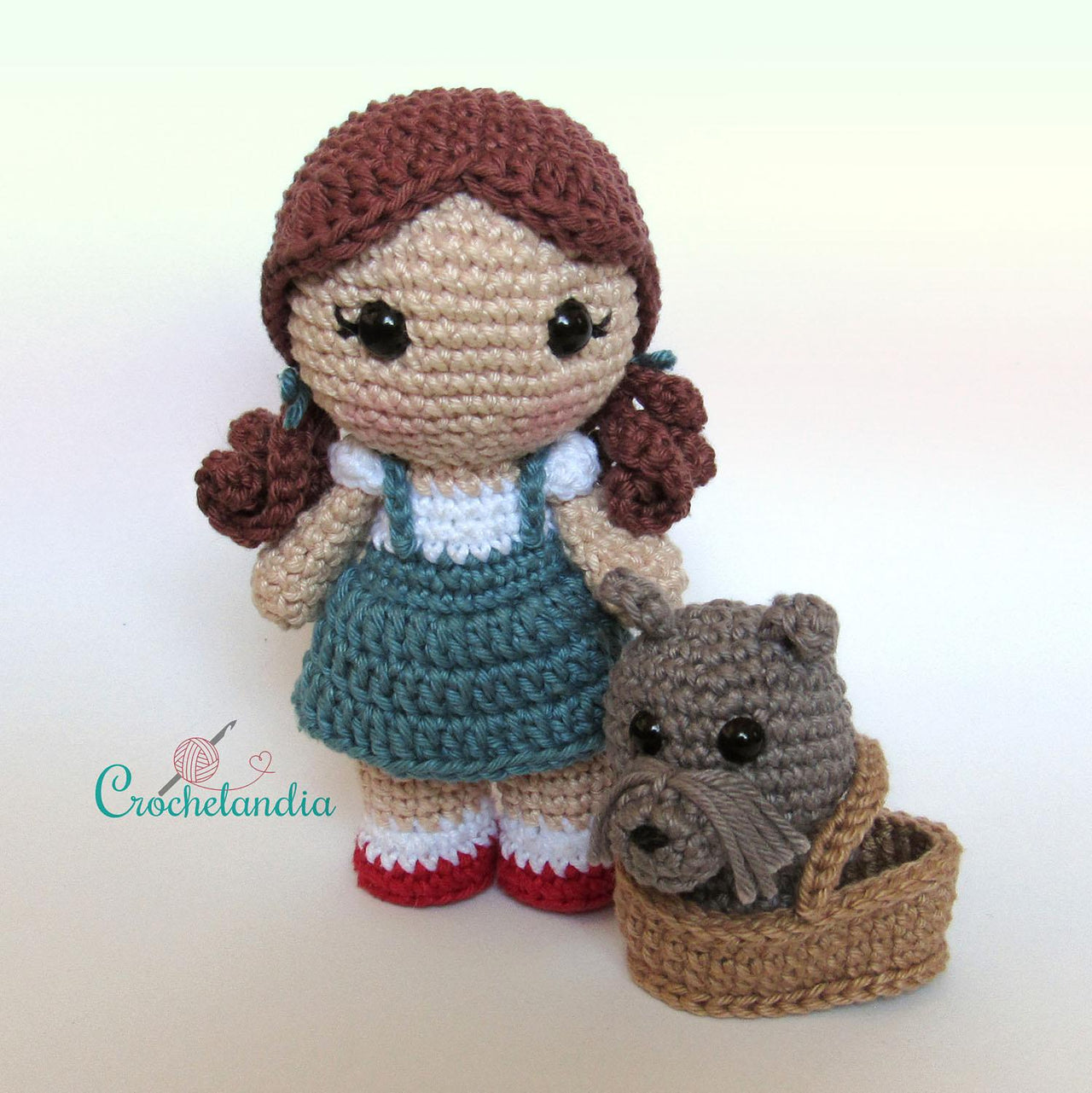 Dorothy and Toto (Wizard of Oz) amigurumi doll - crochet pattern by Crochelandia