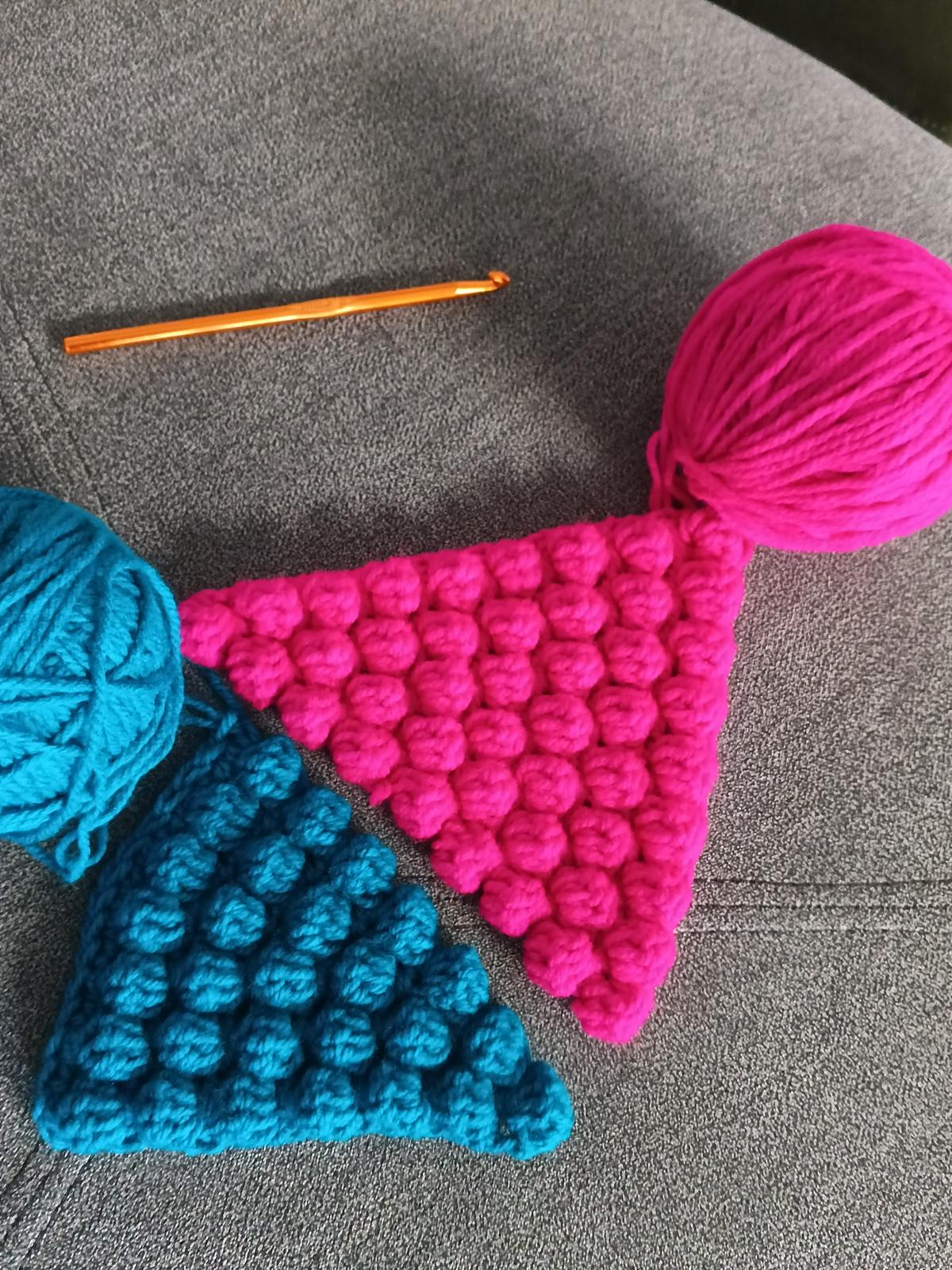 Bobble stitch triangle