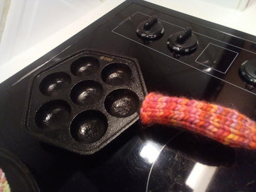 Cast Iron Handle Cozy