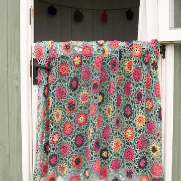 Summer garden throw