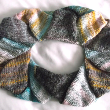 Entrelac shoulder hugger