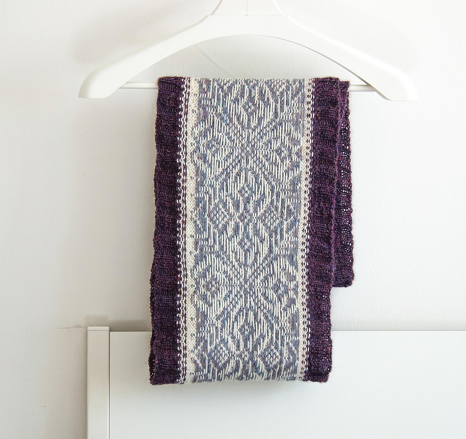 SNOWFLAKE Infinity Scarf