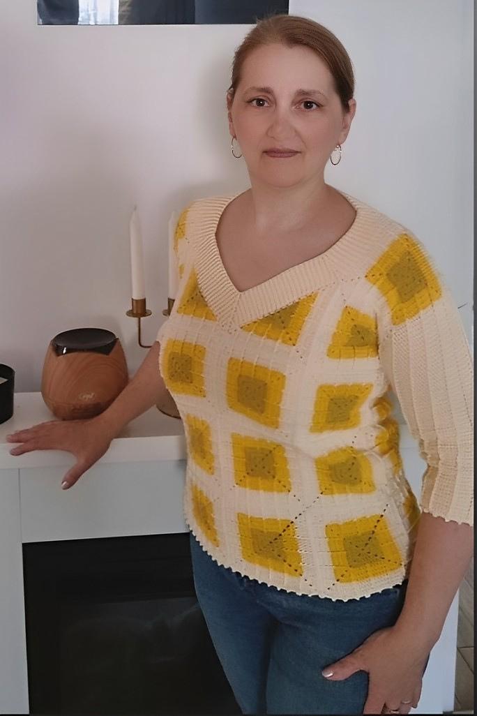 Blouse with granny square