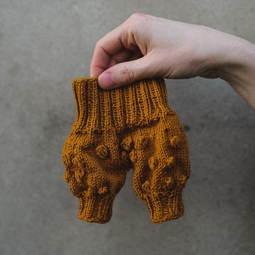 Doll pants with bobbles