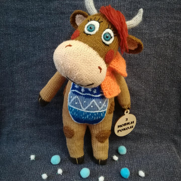 Toy Knitting Patterns - Knit a plush figurine of a cow, a farm animal