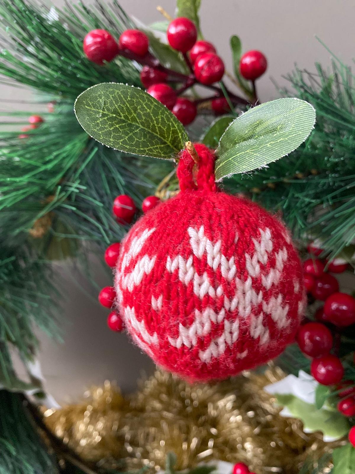 Christmas Baubles Knitting Pattern